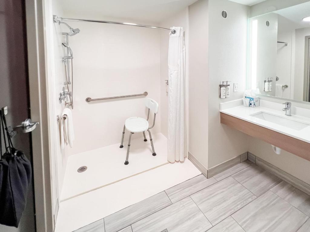 holiday inn express hotel and suites kodak east sevi