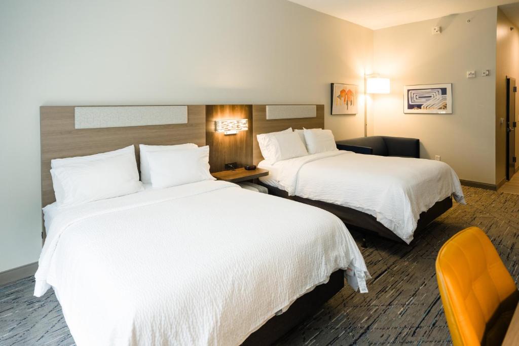 holiday inn express hotel and suites kodak east sevi