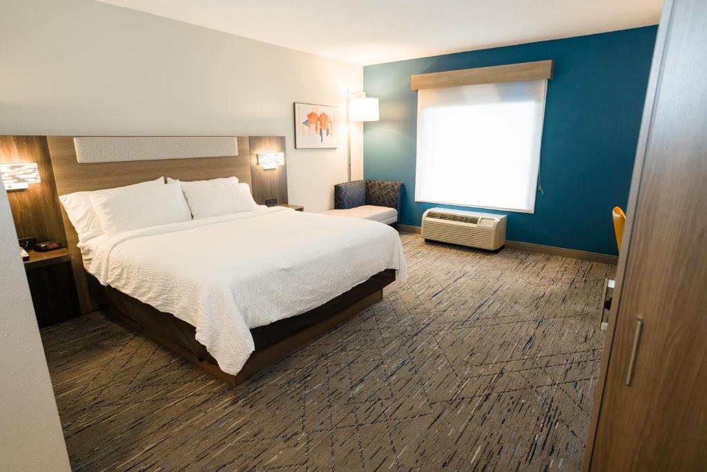 holiday inn express hotel and suites kodak east sevi