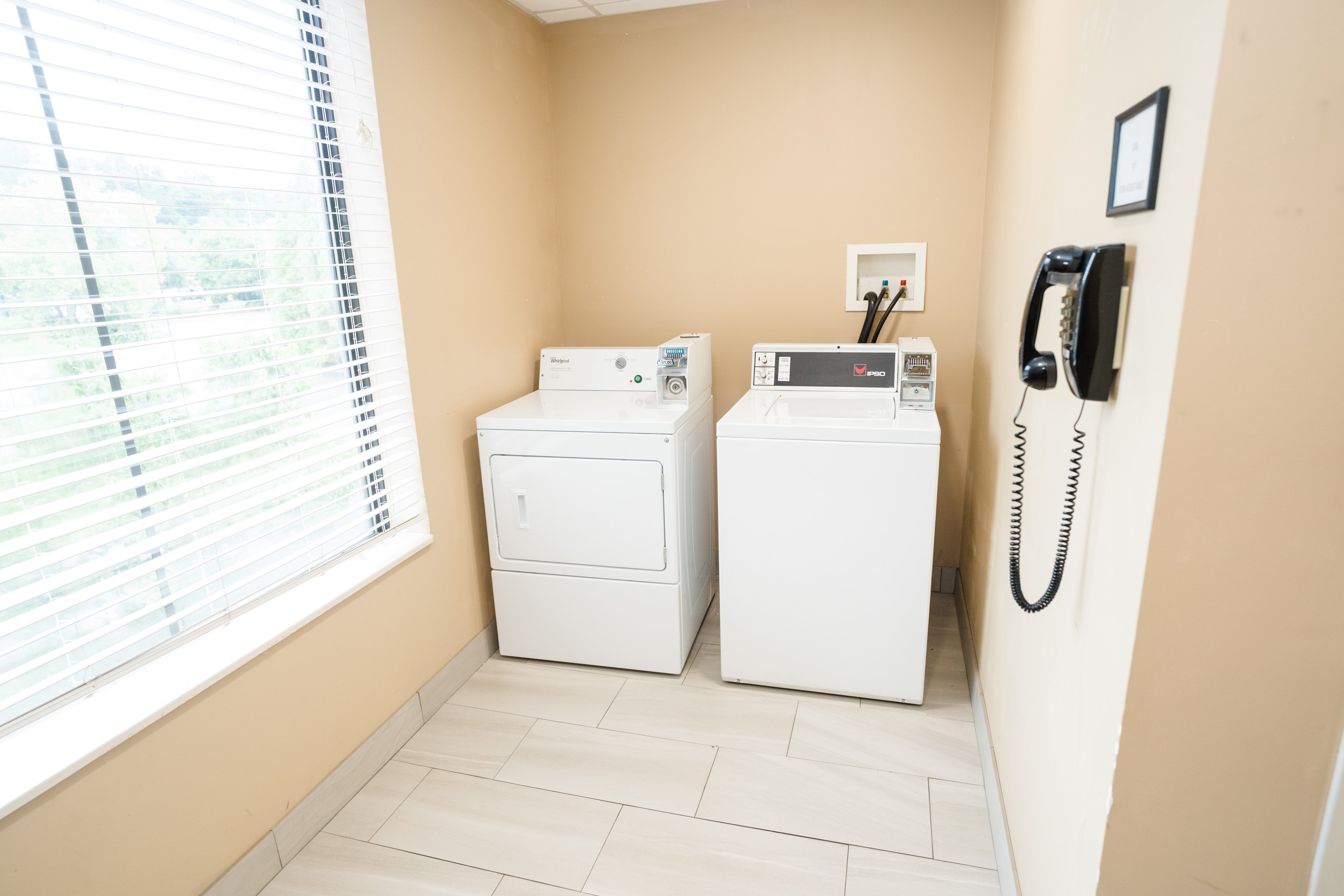 holiday inn express hotel and suites kodak east sevi
