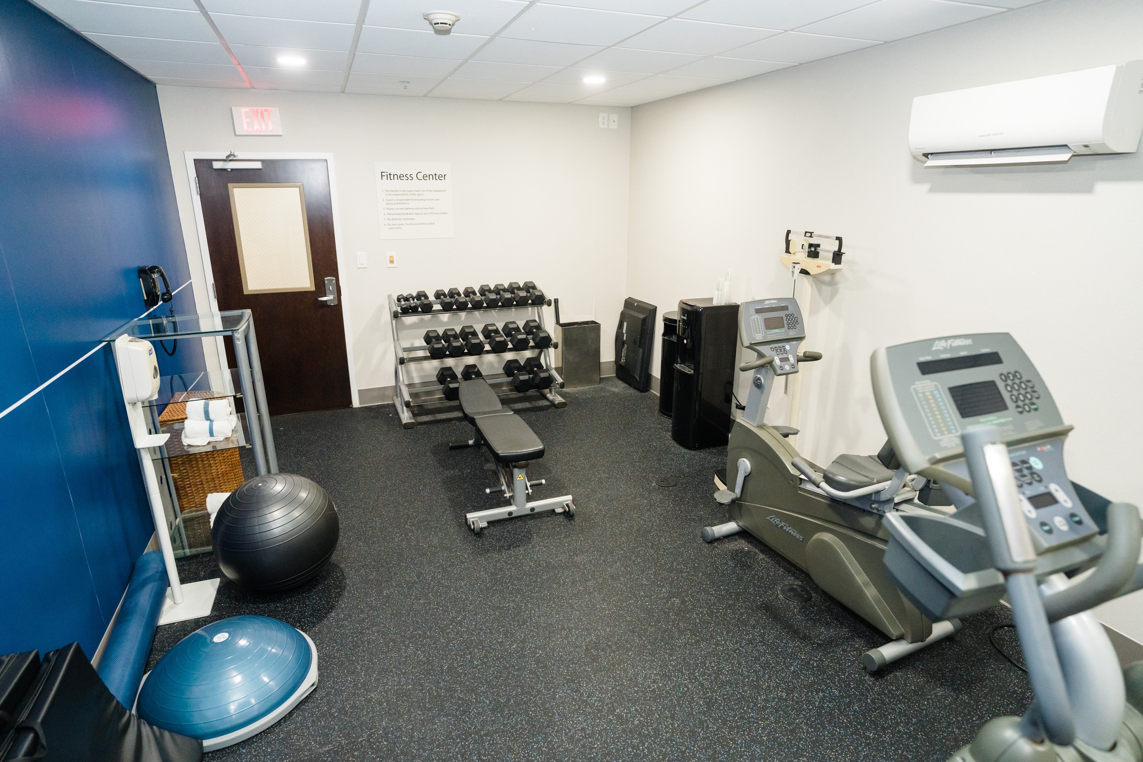 holiday inn express hotel and suites kodak east sevi