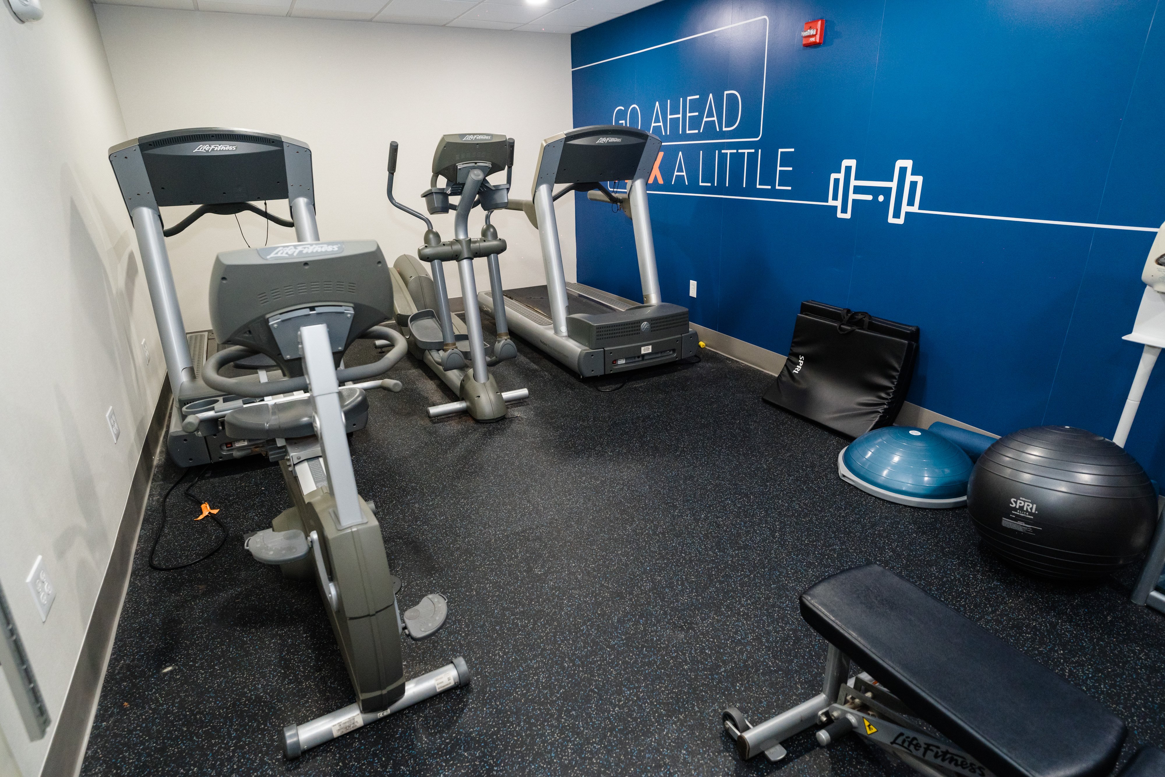 holiday inn express hotel and suites kodak east sevi