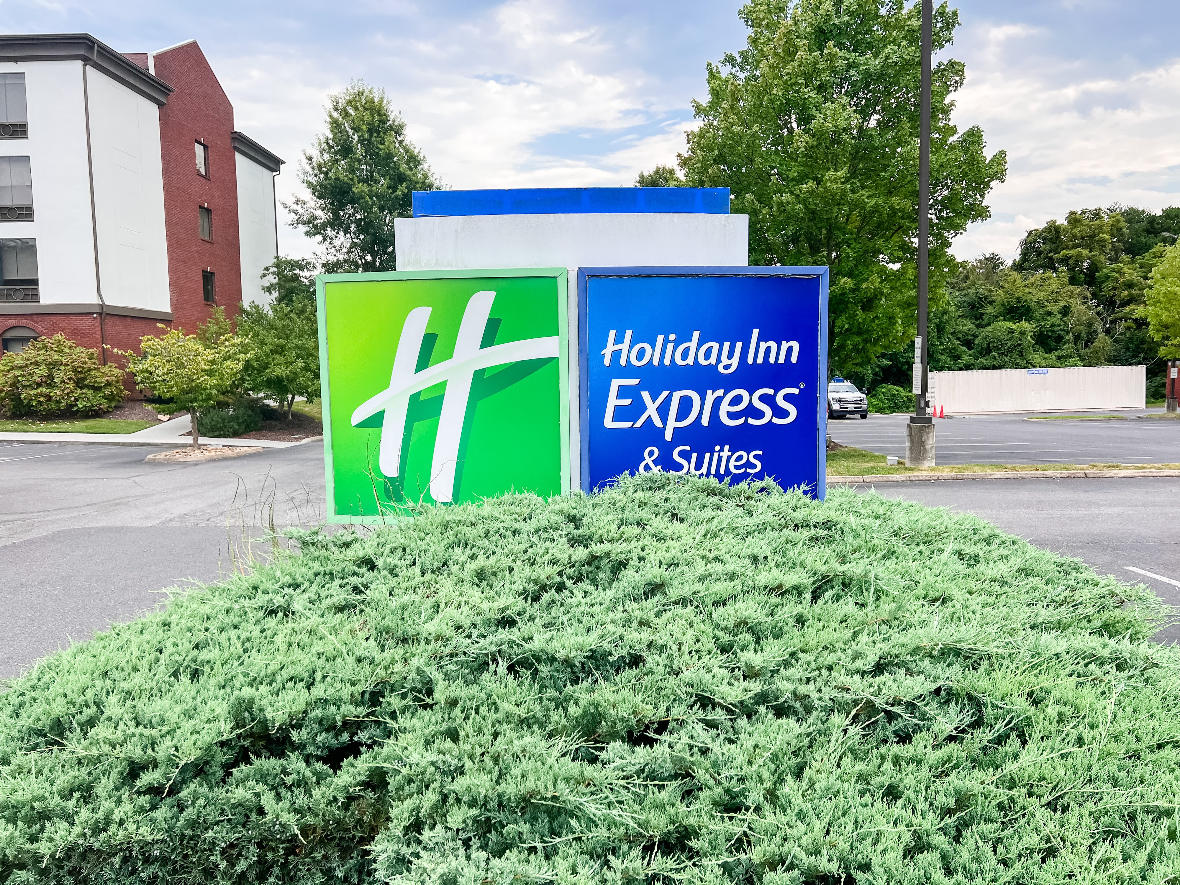 holiday inn express hotel and suites kodak east sevi