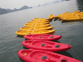 halong phoenix cruiser