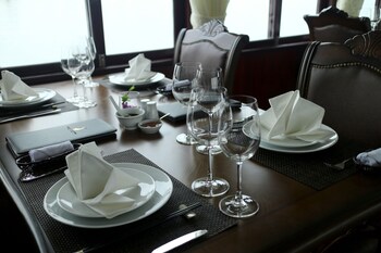 halong phoenix cruiser