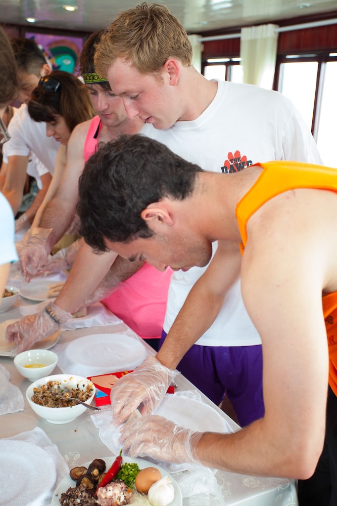 halong phoenix cruiser