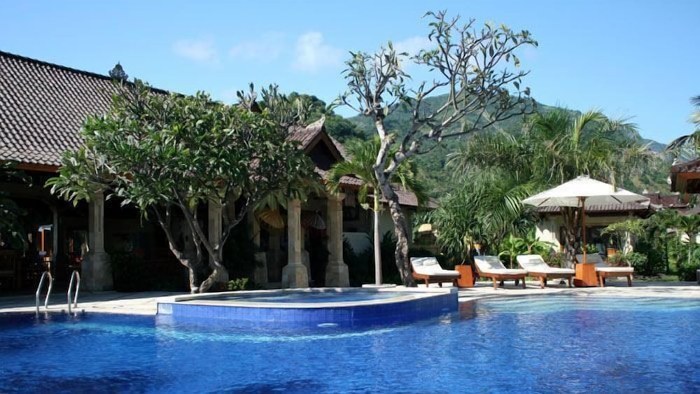 arya amed beach resort and dive center