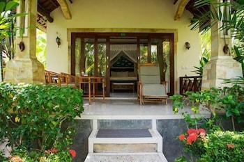 arya amed beach resort and dive center