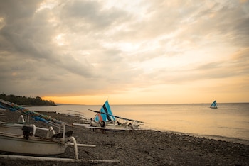 arya amed beach resort and dive center