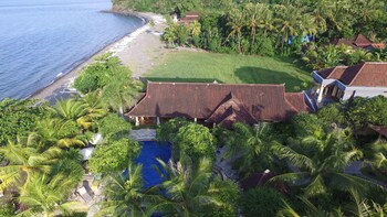 arya amed beach resort and dive center