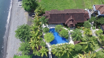 arya amed beach resort and dive center