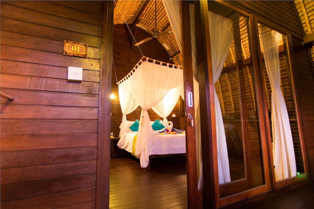 sunset coin lembongan cottage and spa