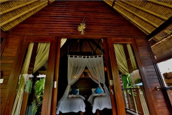 sunset coin lembongan cottage and spa