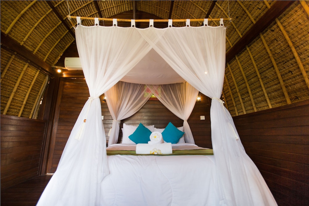 sunset coin lembongan cottage and spa