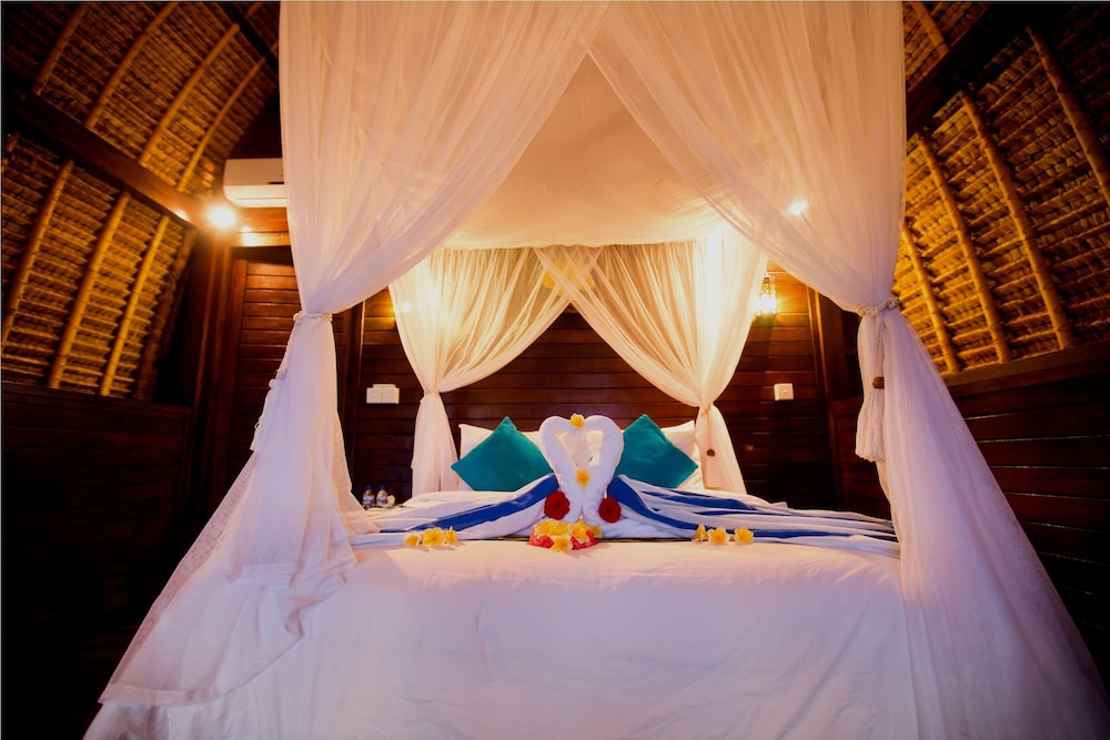 sunset coin lembongan cottage and spa