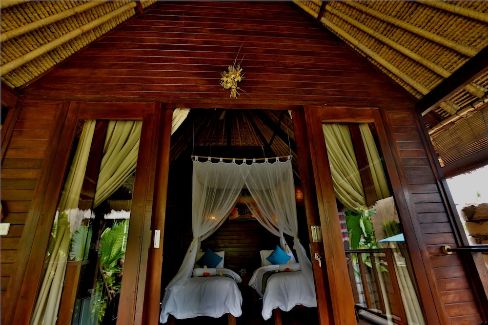 sunset coin lembongan cottage and spa
