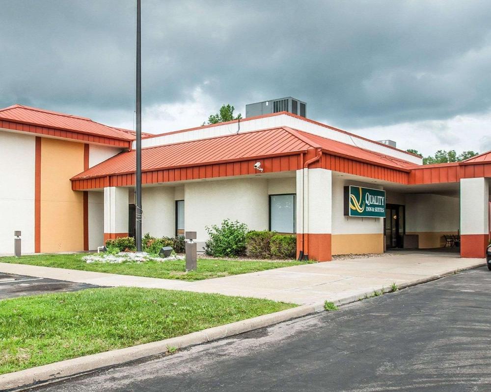 quality inn and suites kansas city i 435n near sports complex