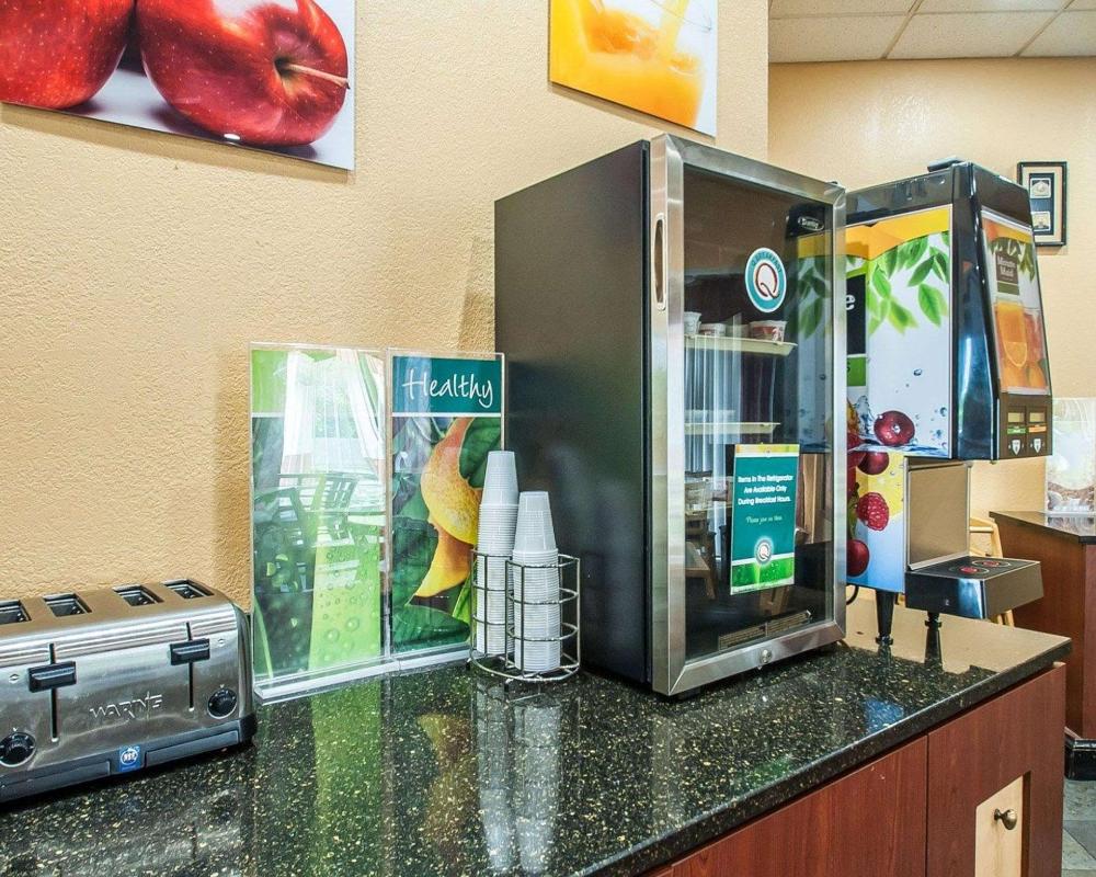 quality inn and suites kansas city i 435n near sports complex