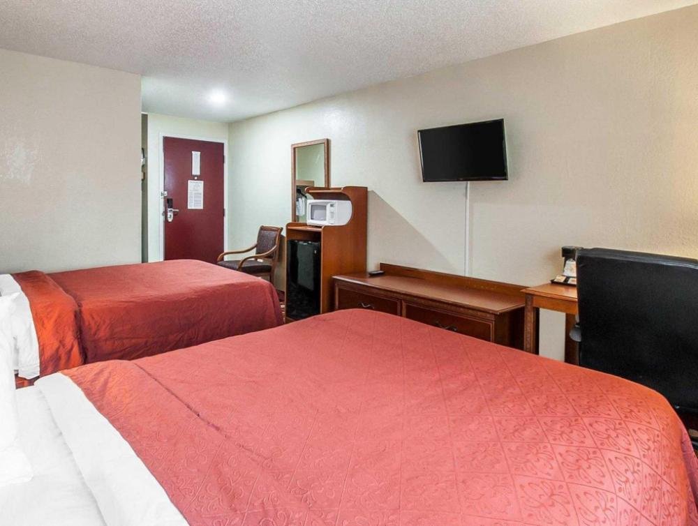 quality inn and suites kansas city i 435n near sports complex