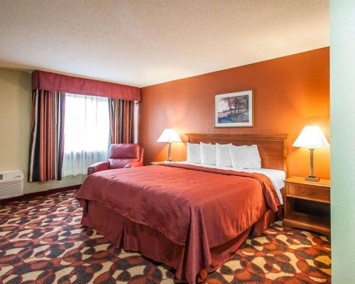 quality inn and suites kansas city i 435n near sports complex