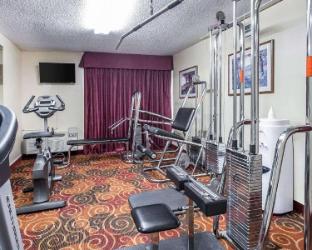 quality inn and suites kansas city i 435n near sports complex