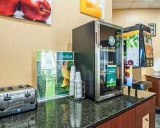quality inn and suites kansas city i 435n near sports complex