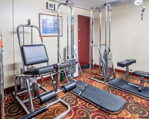 quality inn and suites kansas city i 435n near sports complex