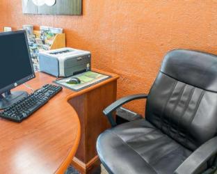 quality inn and suites kansas city i 435n near sports complex