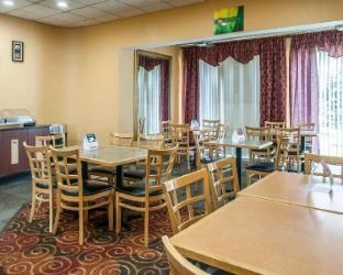 quality inn and suites kansas city i 435n near sports complex