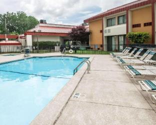 quality inn and suites kansas city i 435n near sports complex