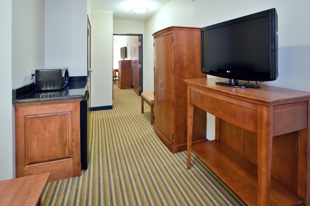 holiday inn express hotel and suites fredericksburg by ihg