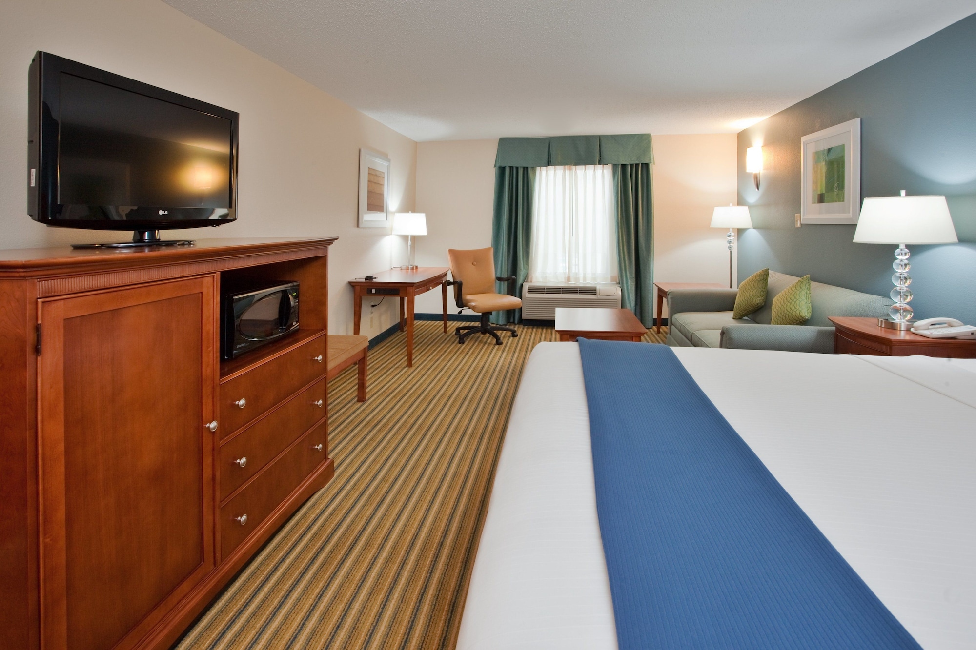 holiday inn express hotel and suites fredericksburg by ihg