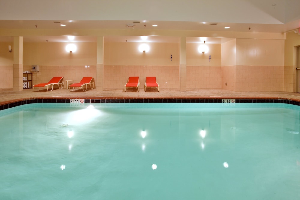 holiday inn express hotel and suites fredericksburg by ihg