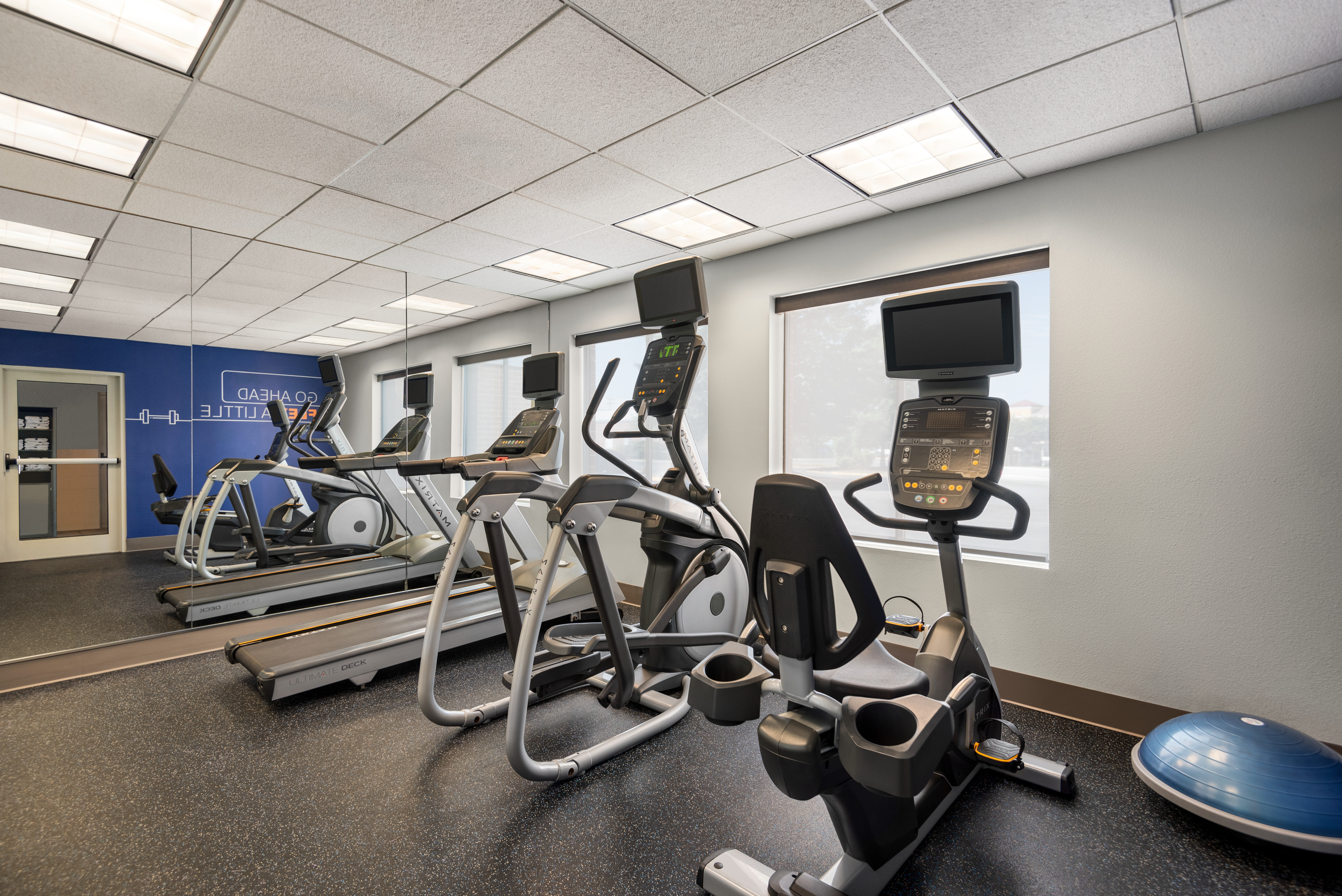 holiday inn express hotel and suites fredericksburg by ihg