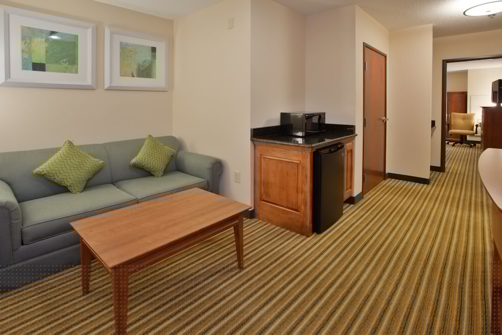 holiday inn express hotel and suites fredericksburg by ihg