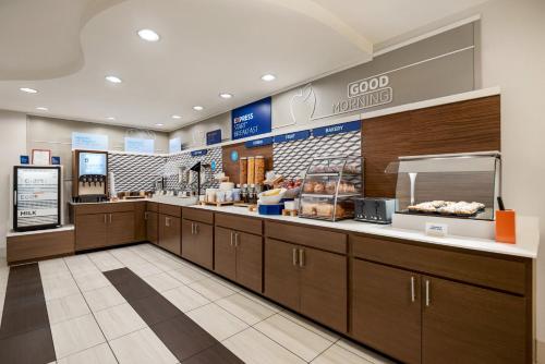 holiday inn express hotel and suites fredericksburg by ihg