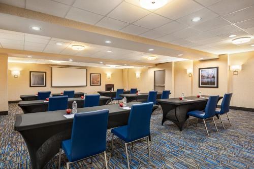 holiday inn express hotel and suites fredericksburg by ihg