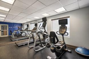 holiday inn express hotel and suites fredericksburg by ihg