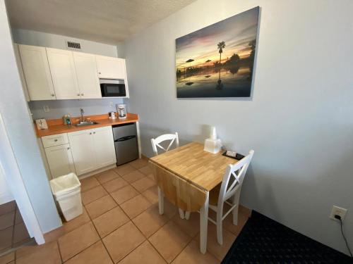 coral sands inn