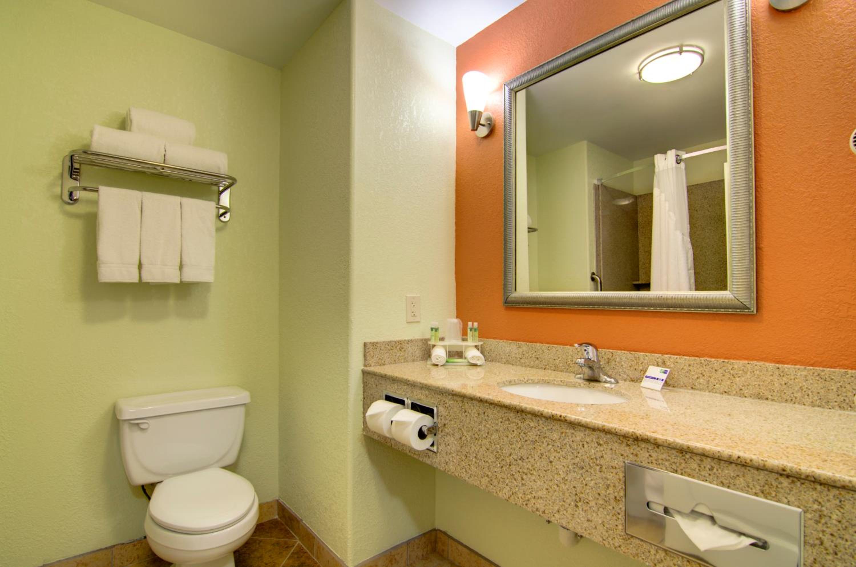holiday inn express hotel and suites kansas city sports complex