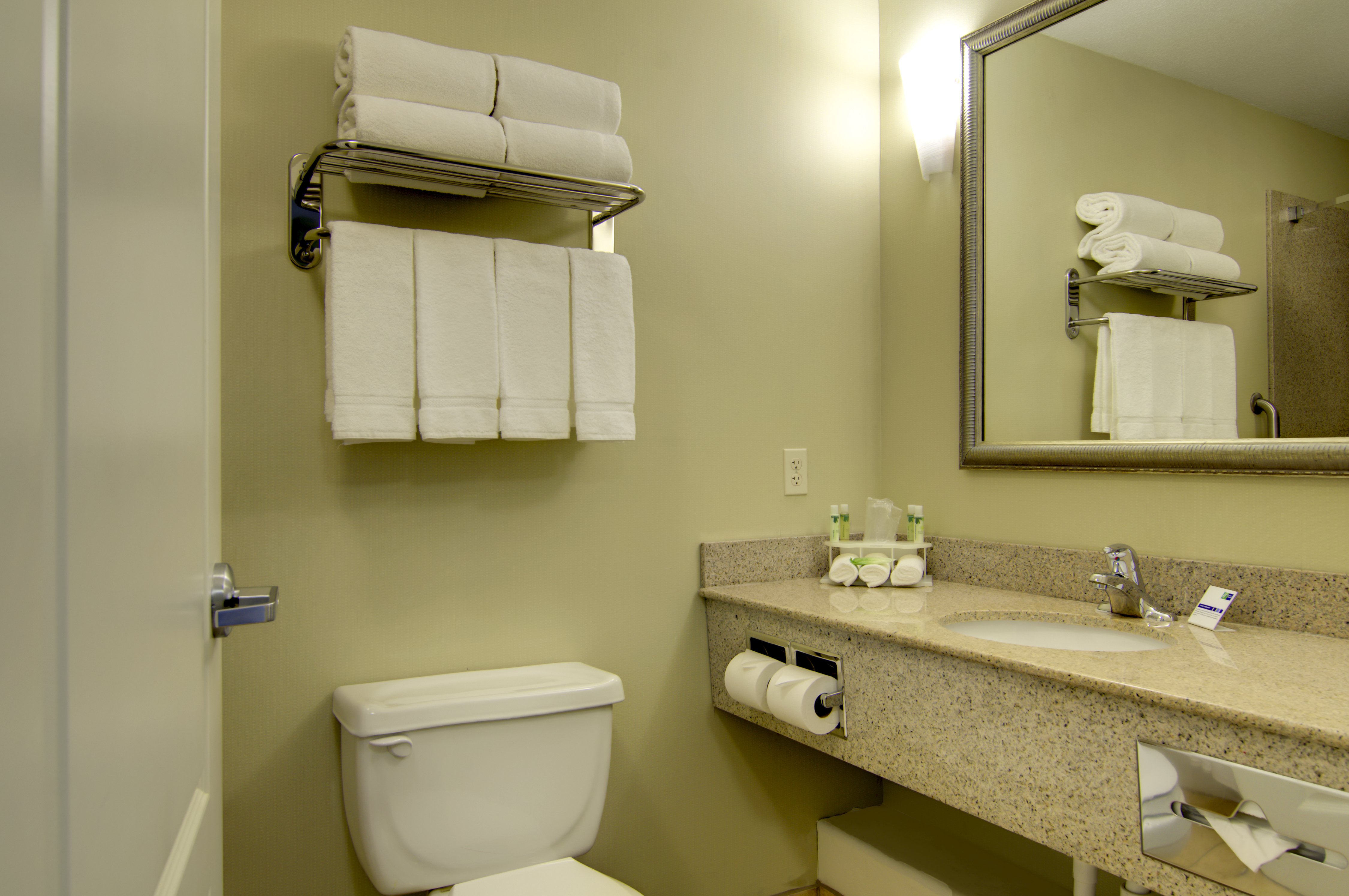 holiday inn express hotel and suites kansas city sports complex