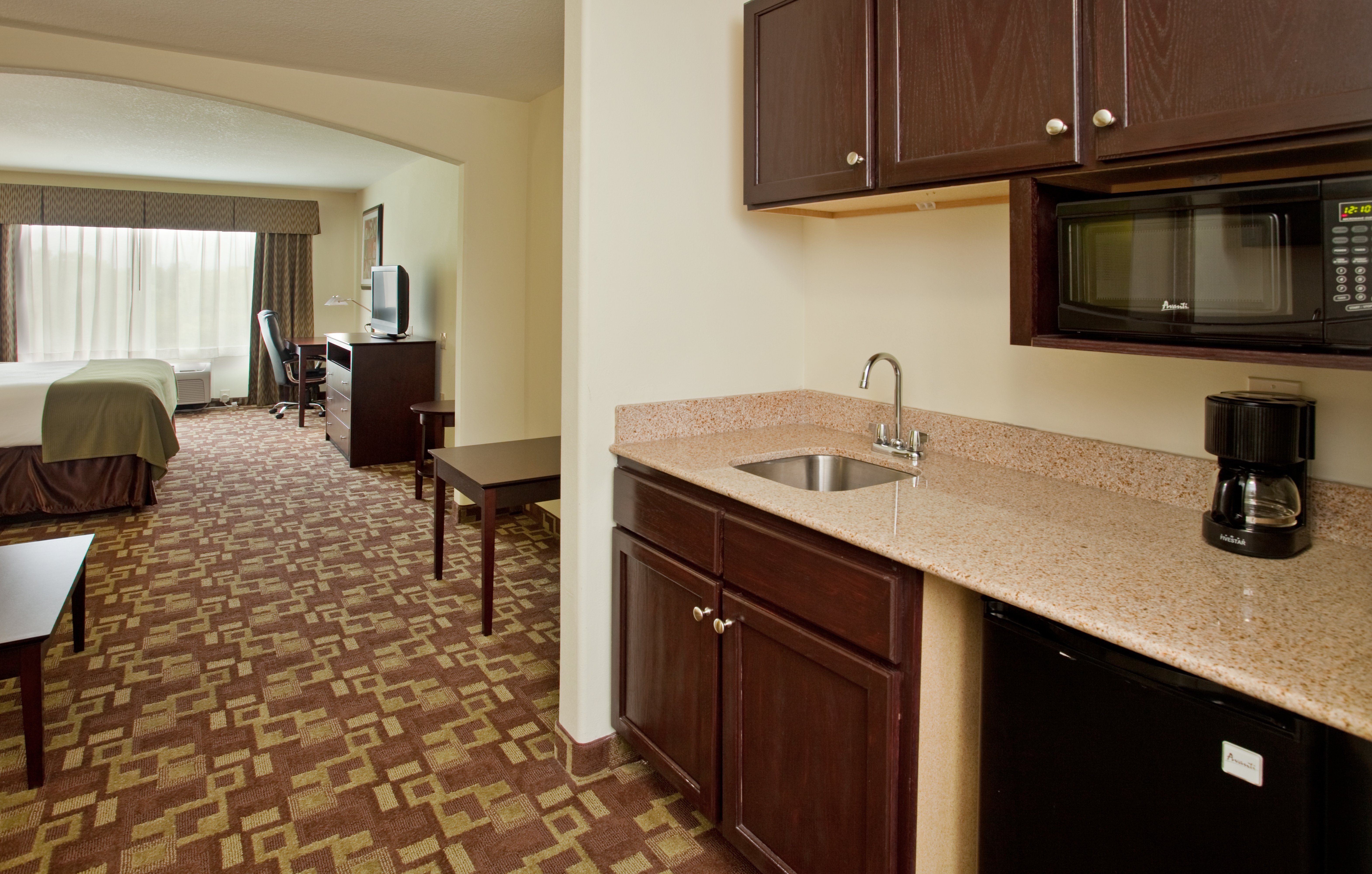holiday inn express hotel and suites kansas city sports complex
