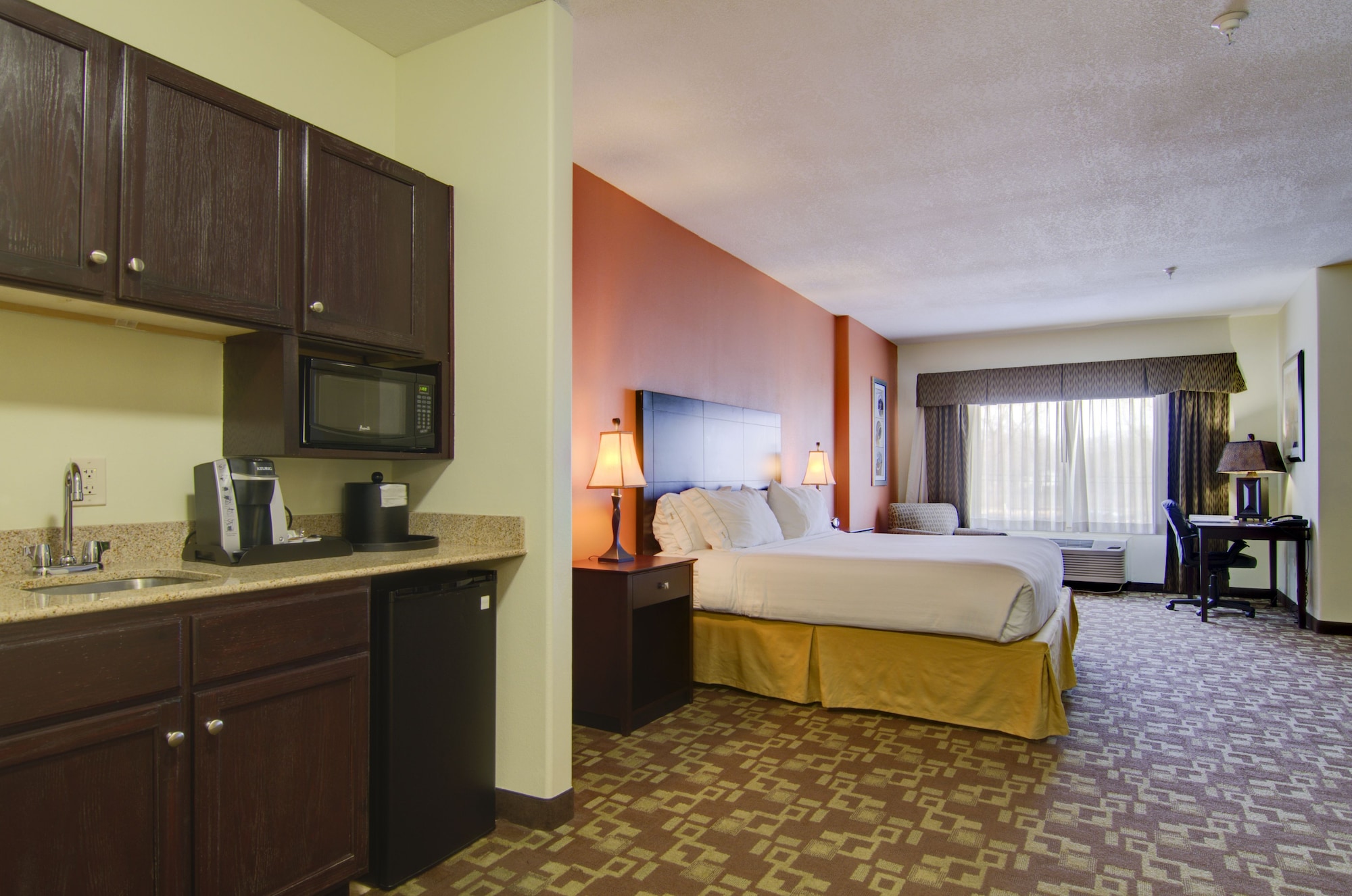 holiday inn express hotel and suites kansas city sports complex