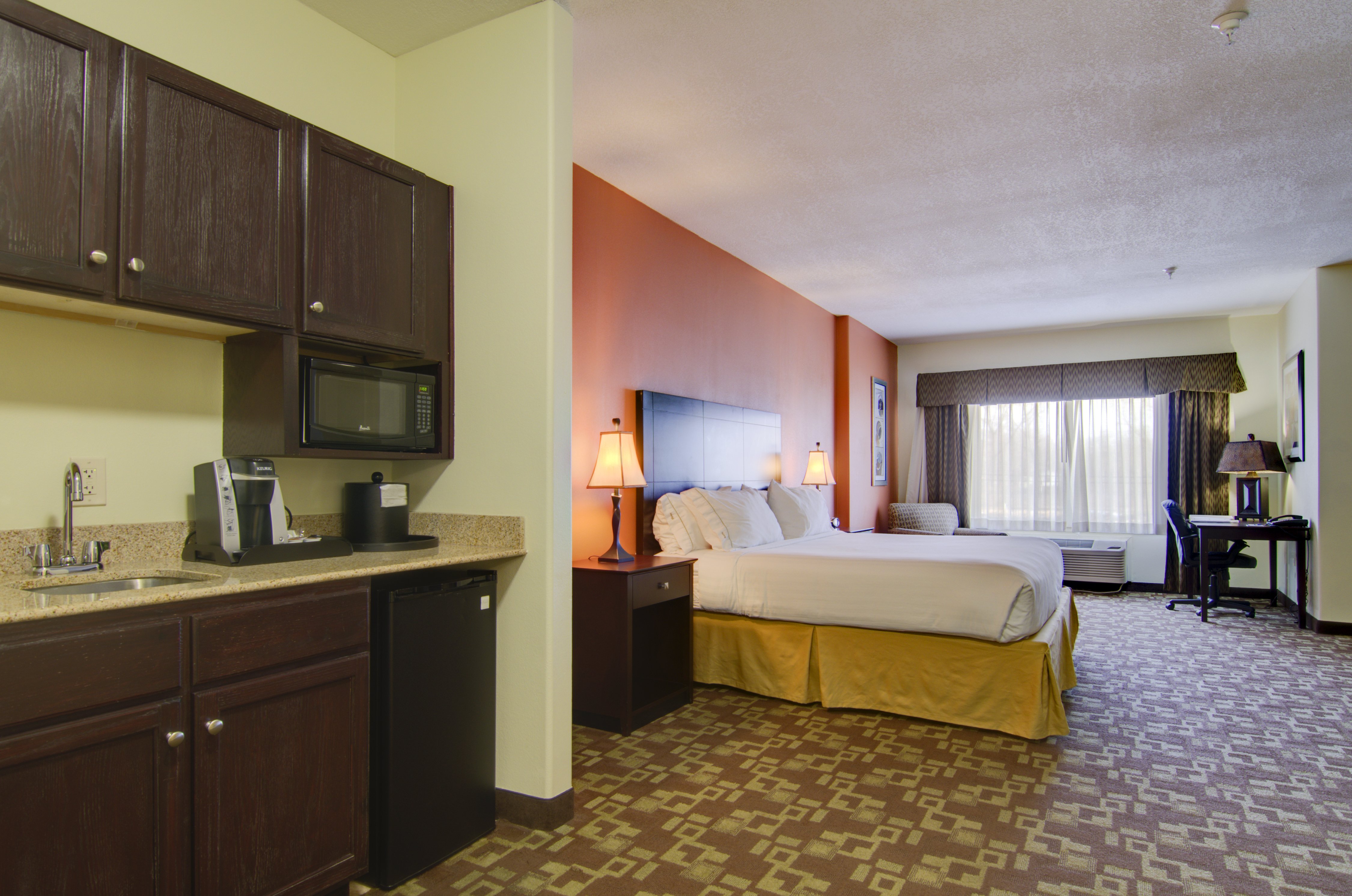 holiday inn express hotel and suites kansas city sports complex