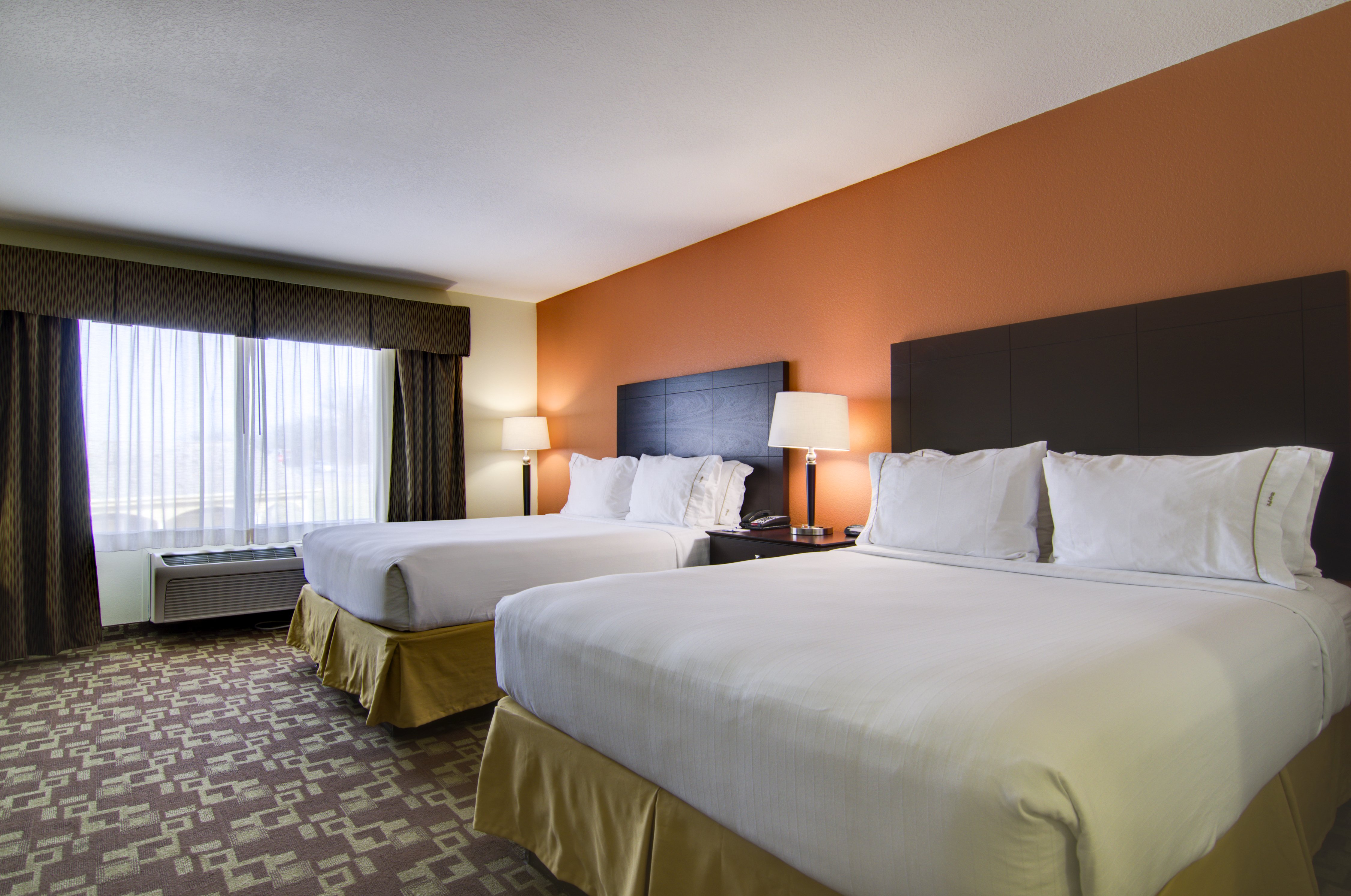 holiday inn express hotel and suites kansas city sports complex