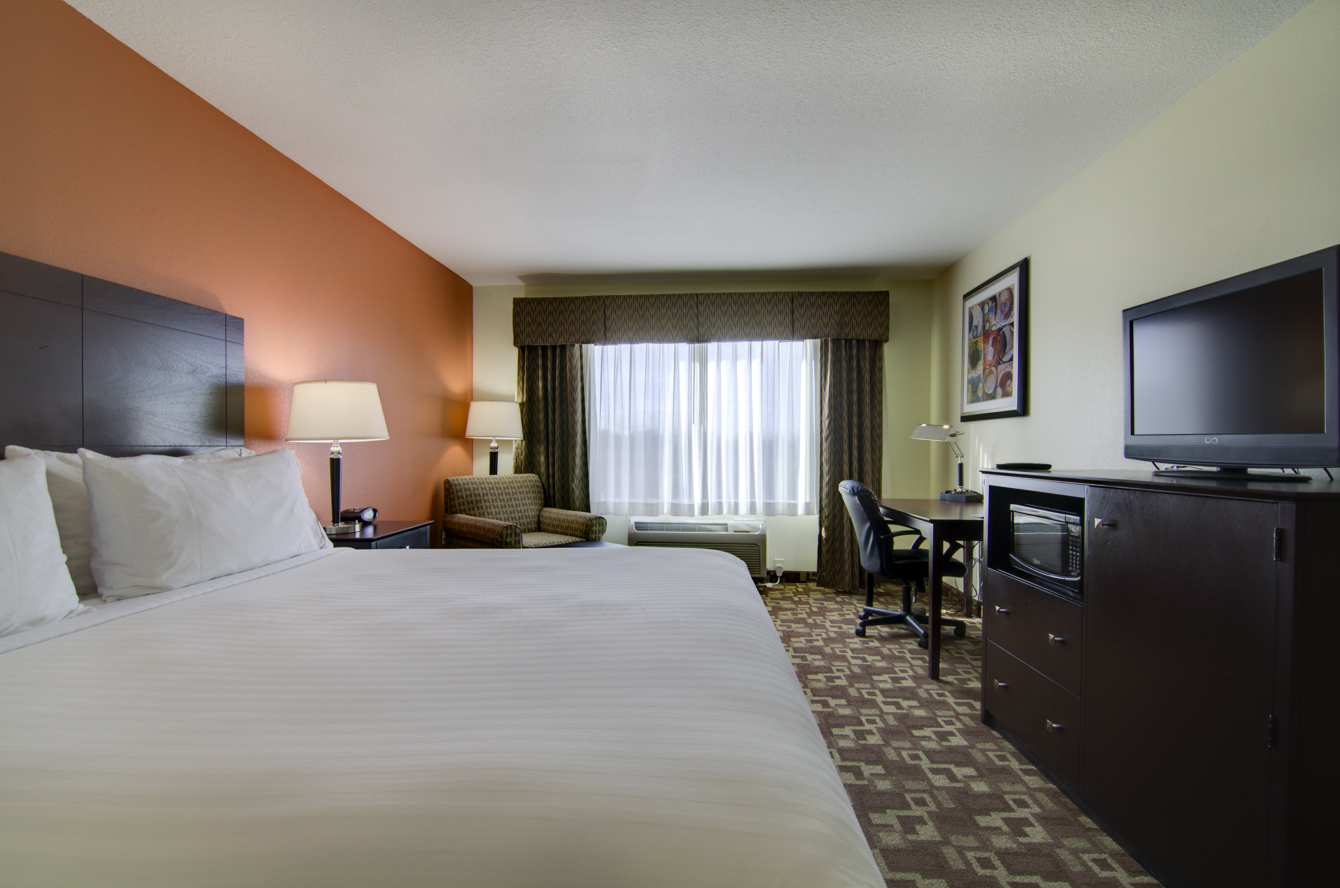 holiday inn express hotel and suites kansas city sports complex