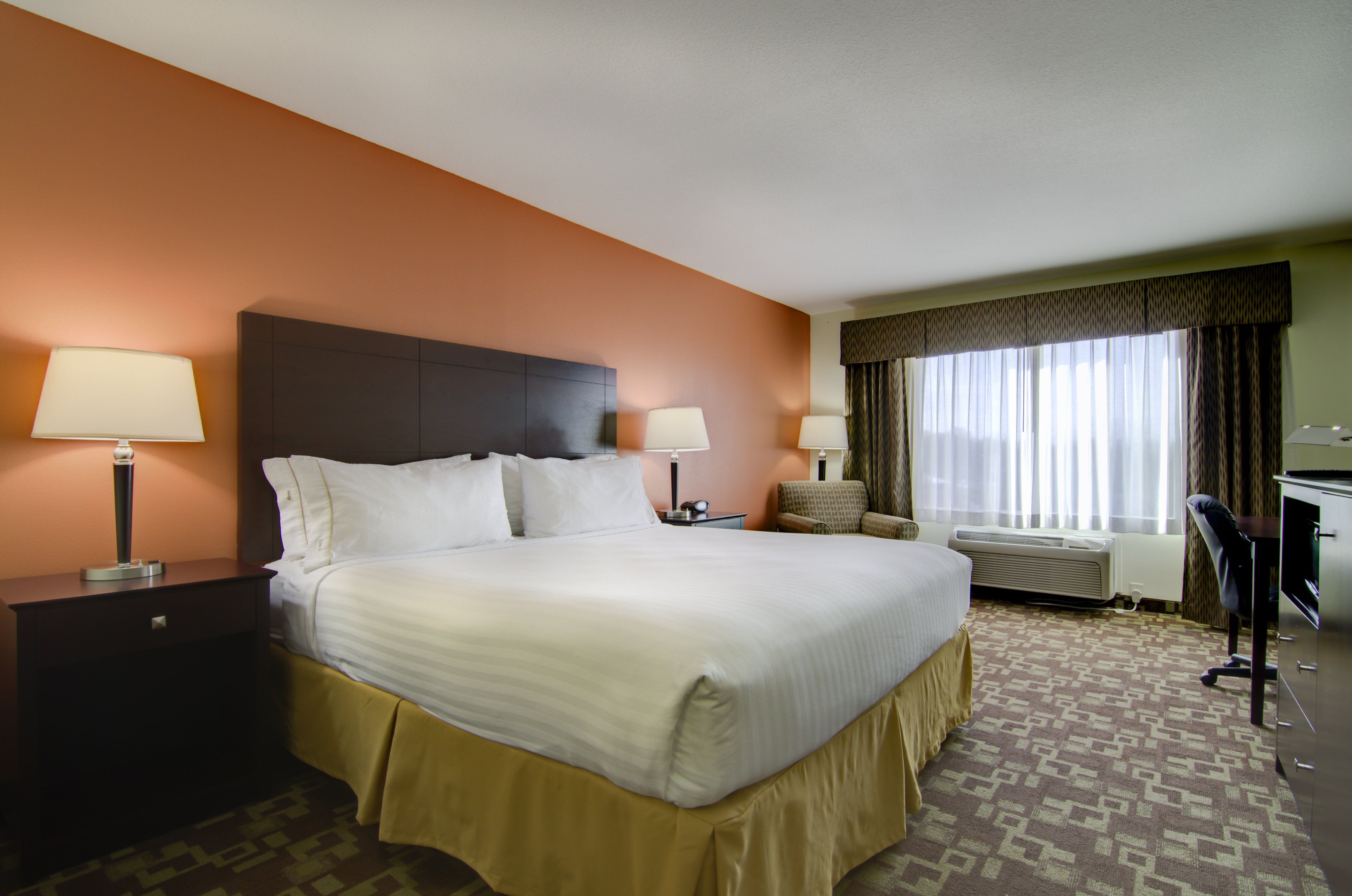 holiday inn express hotel and suites kansas city sports complex
