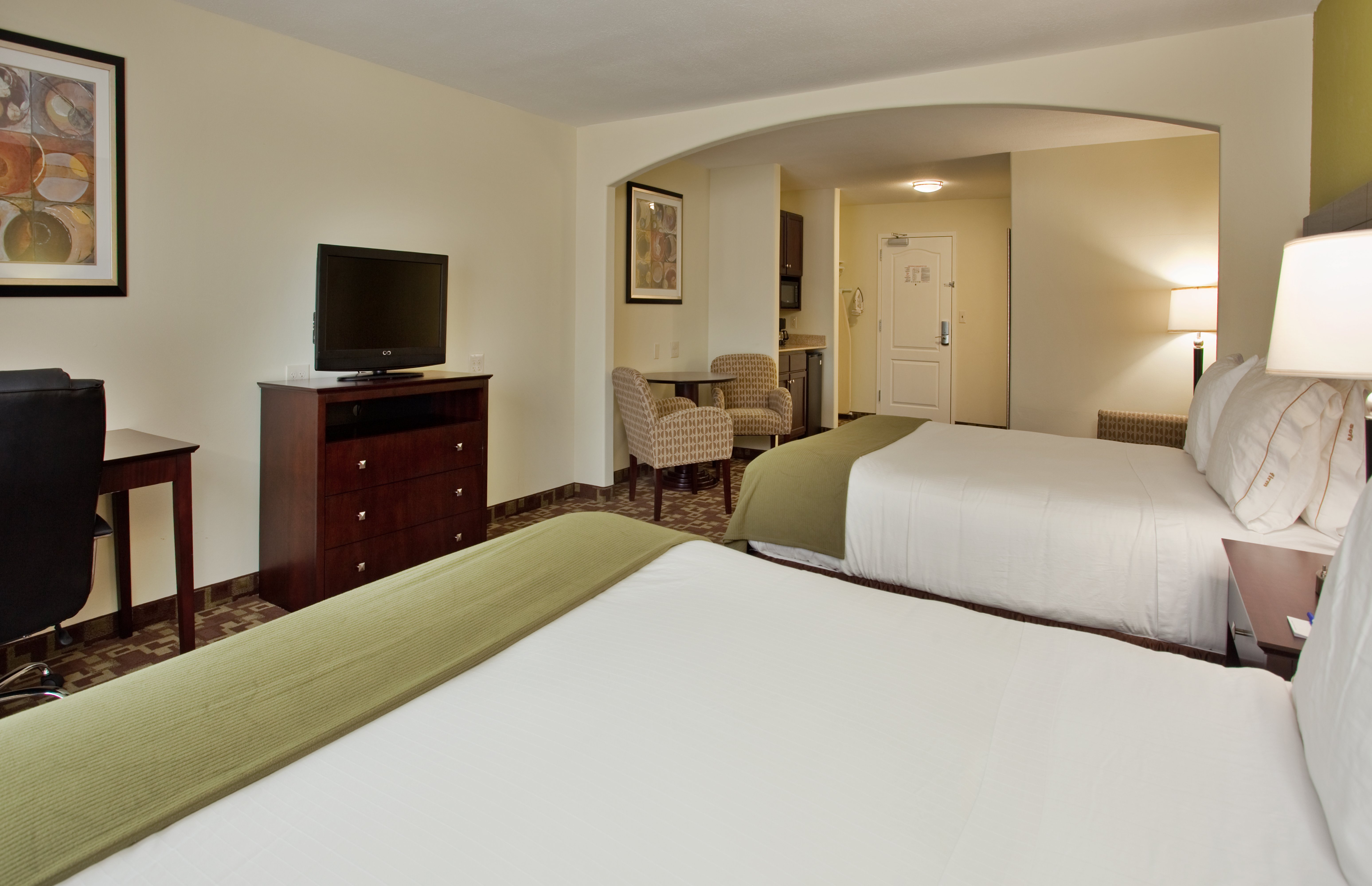 holiday inn express hotel and suites kansas city sports complex