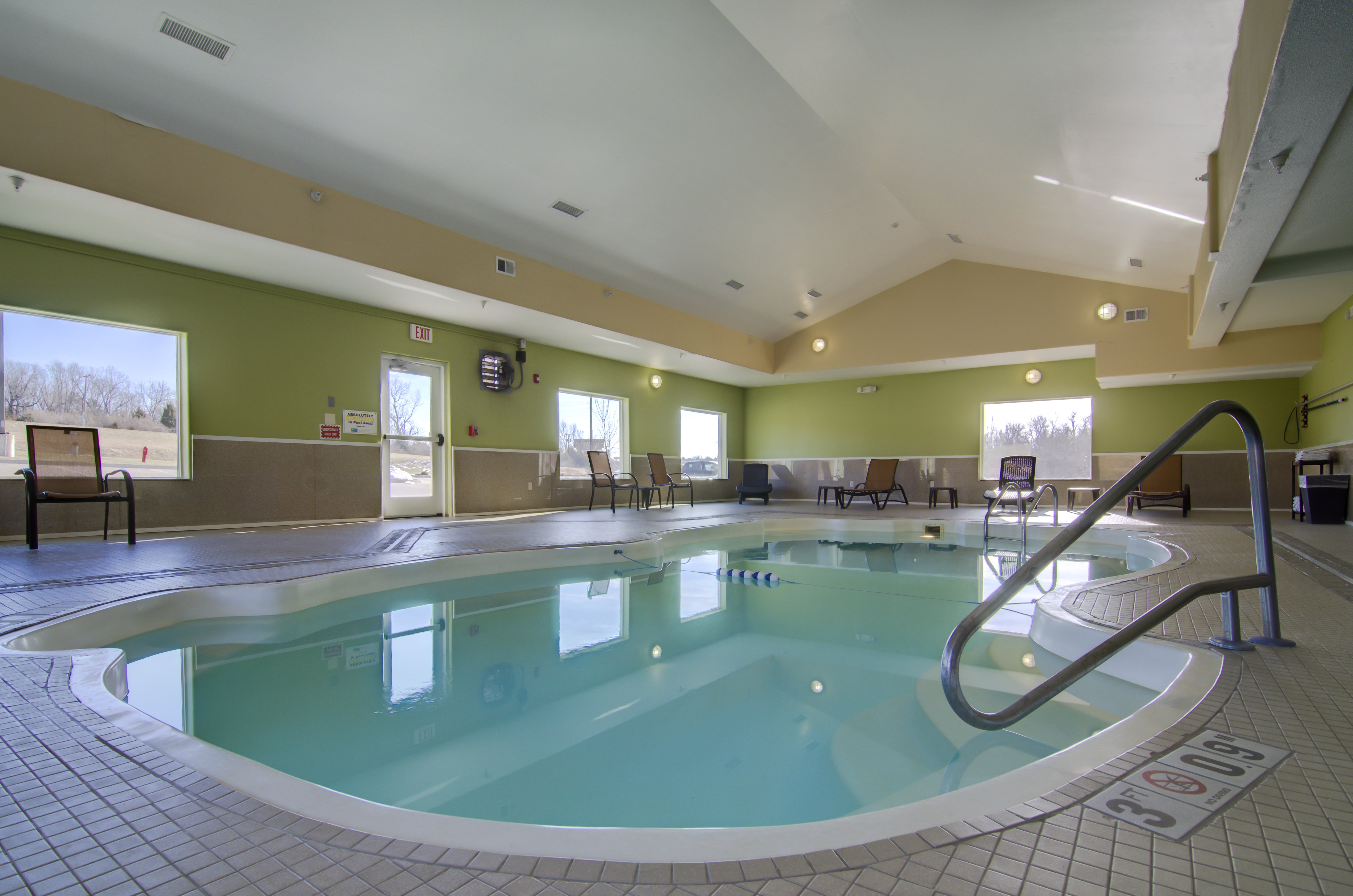 holiday inn express hotel and suites kansas city sports complex