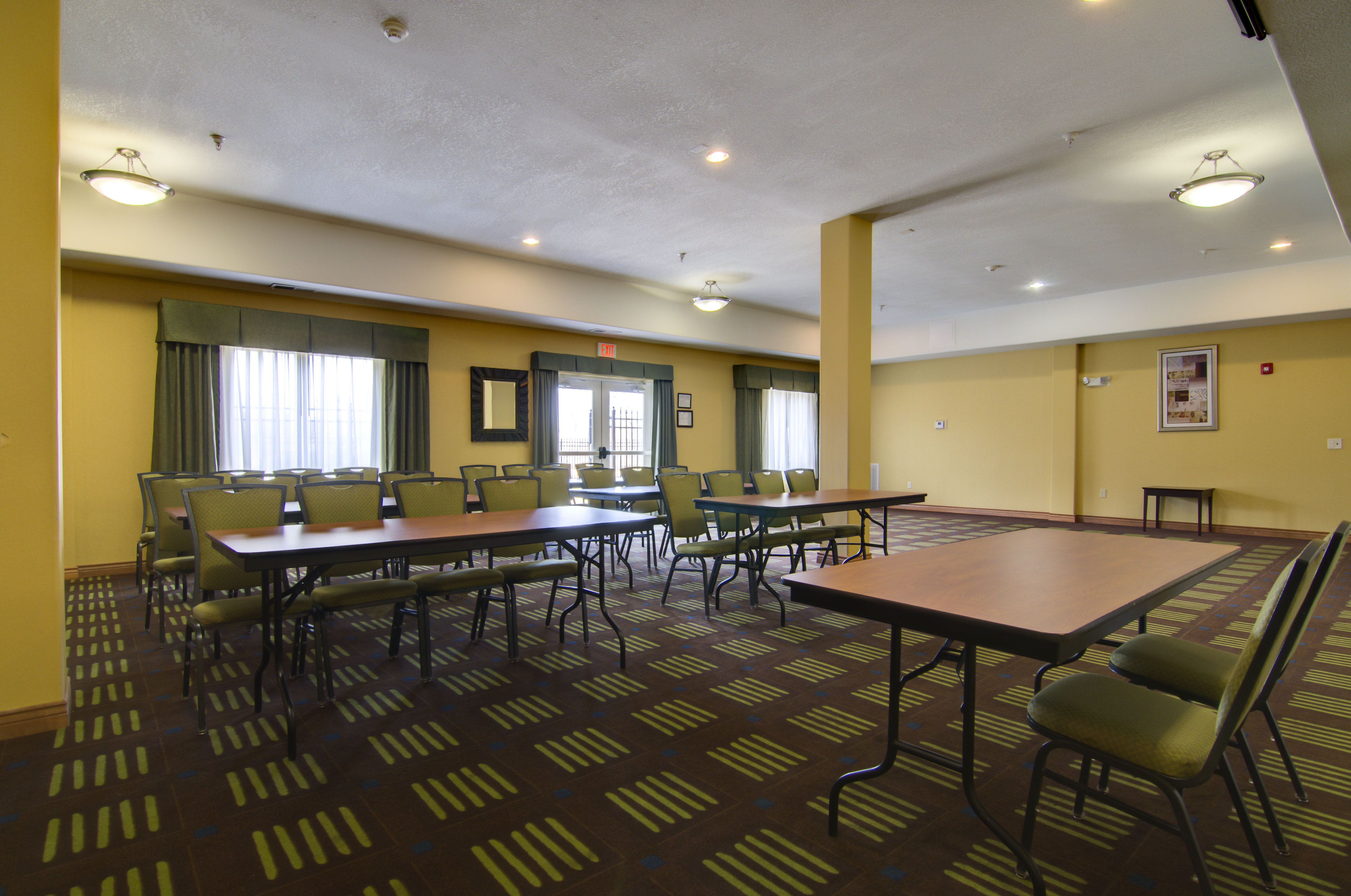 holiday inn express hotel and suites kansas city sports complex
